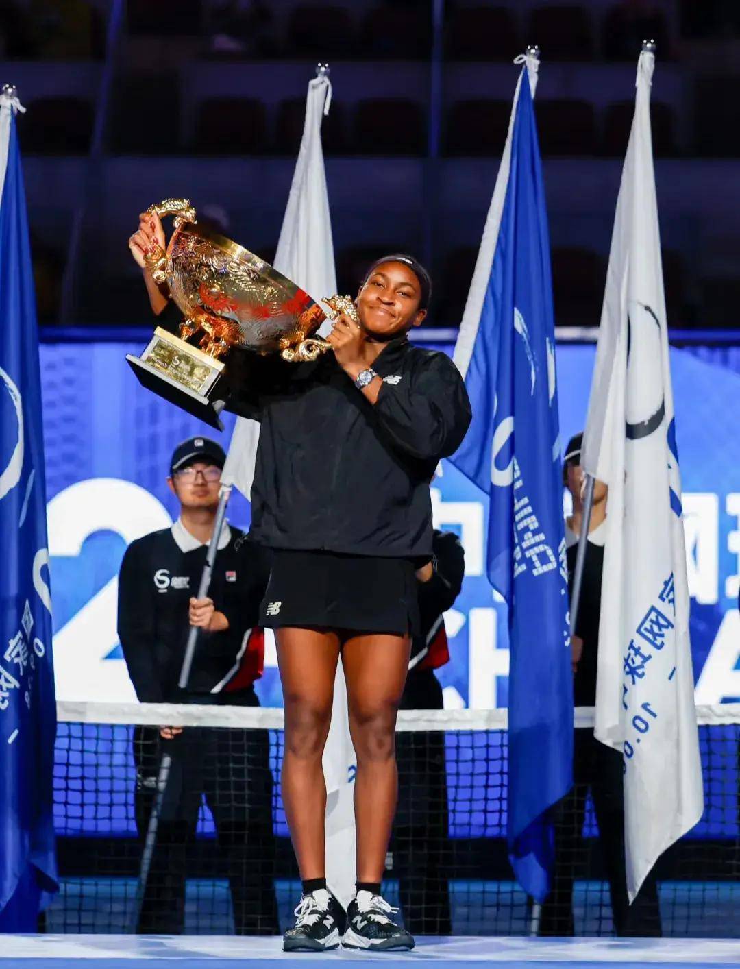 事实上昭示 事实上昭示